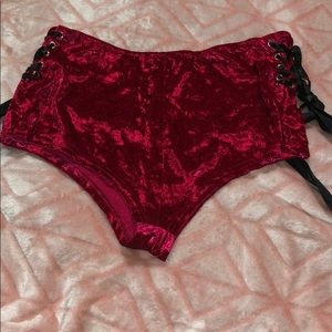 Red velvet high waisted shorts with side ribbon XL